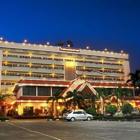 Maeyom Palace Hotel Phrae Zewnętrze zdjęcie