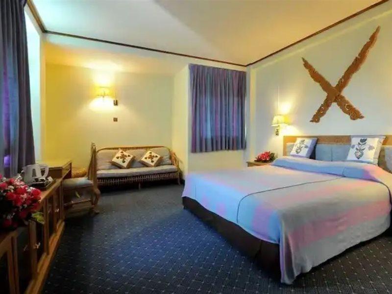Maeyom Palace Hotel Phrae Zewnętrze zdjęcie