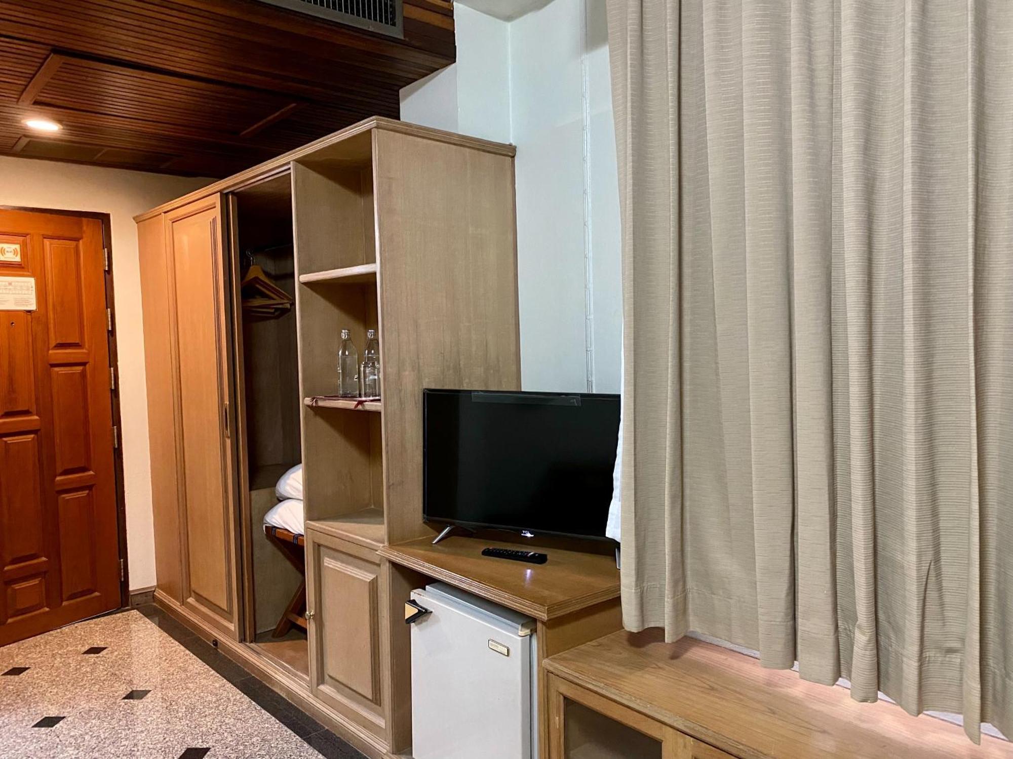 Maeyom Palace Hotel Phrae Zewnętrze zdjęcie