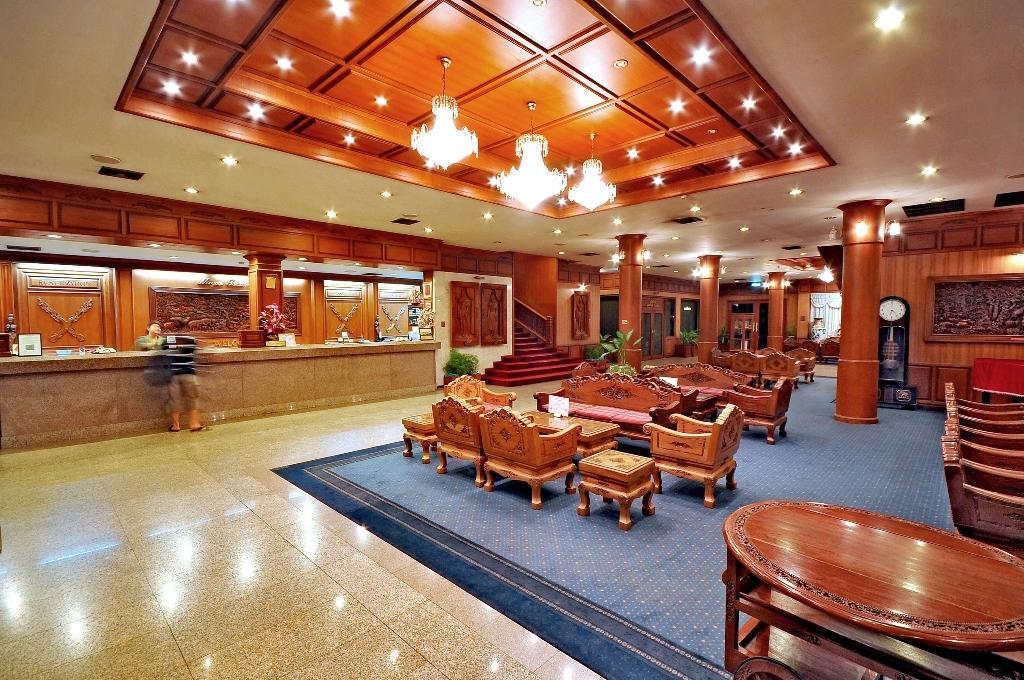 Maeyom Palace Hotel Phrae Zewnętrze zdjęcie