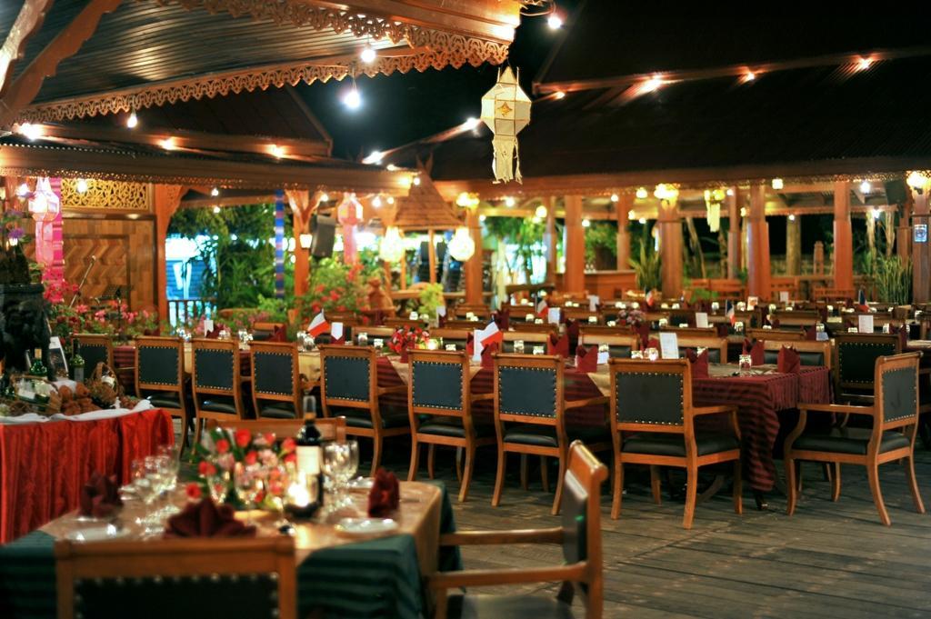 Maeyom Palace Hotel Phrae Zewnętrze zdjęcie