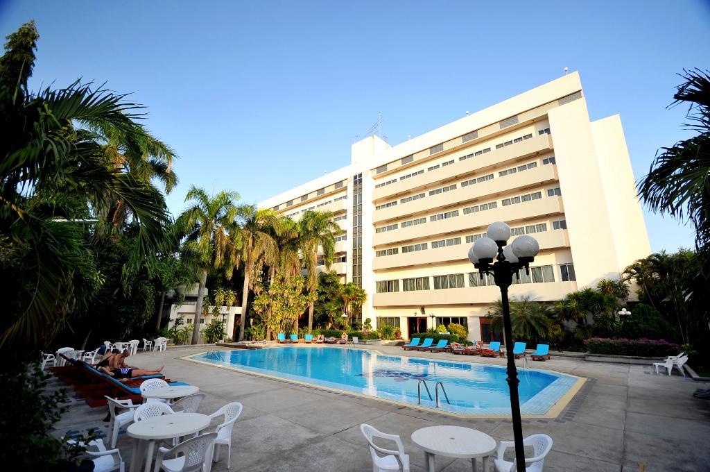 Maeyom Palace Hotel Phrae Zewnętrze zdjęcie