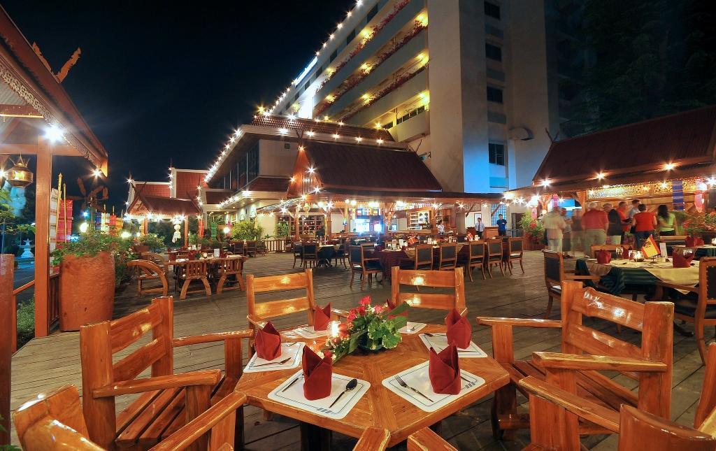 Maeyom Palace Hotel Phrae Zewnętrze zdjęcie