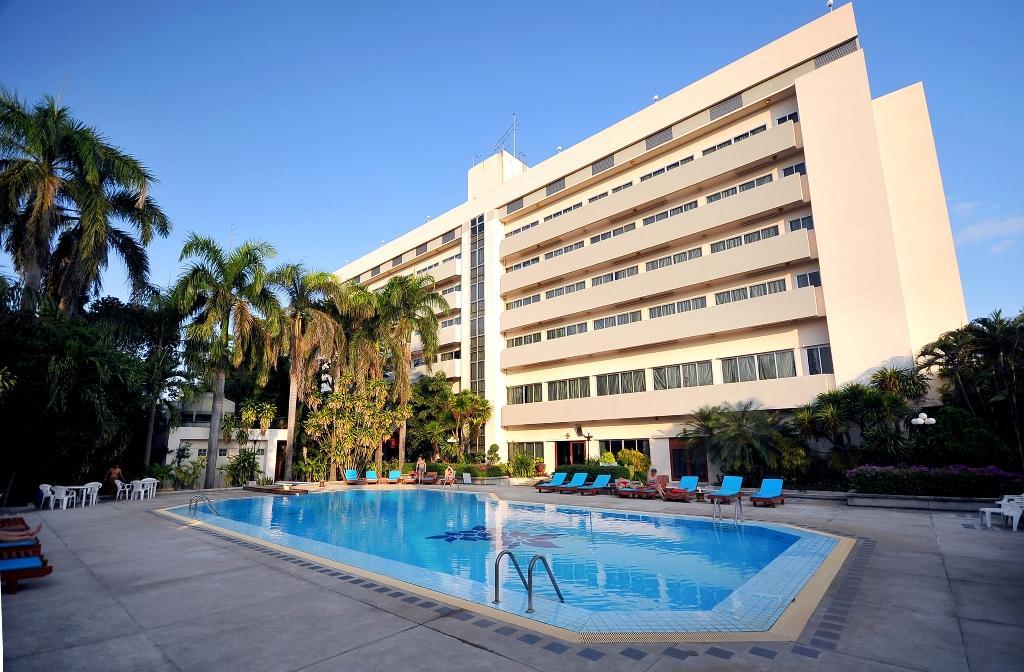 Maeyom Palace Hotel Phrae Zewnętrze zdjęcie