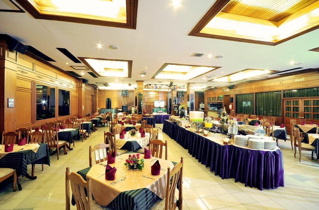Maeyom Palace Hotel Phrae Zewnętrze zdjęcie