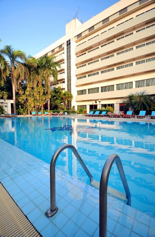 Maeyom Palace Hotel Phrae Zewnętrze zdjęcie