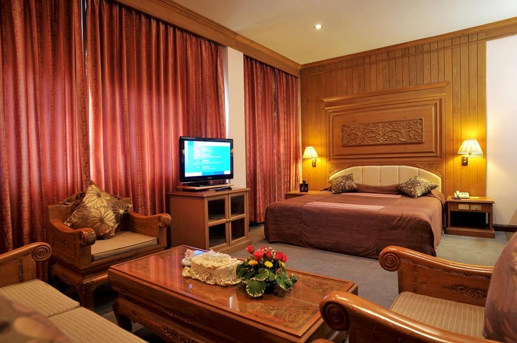 Maeyom Palace Hotel Phrae Zewnętrze zdjęcie