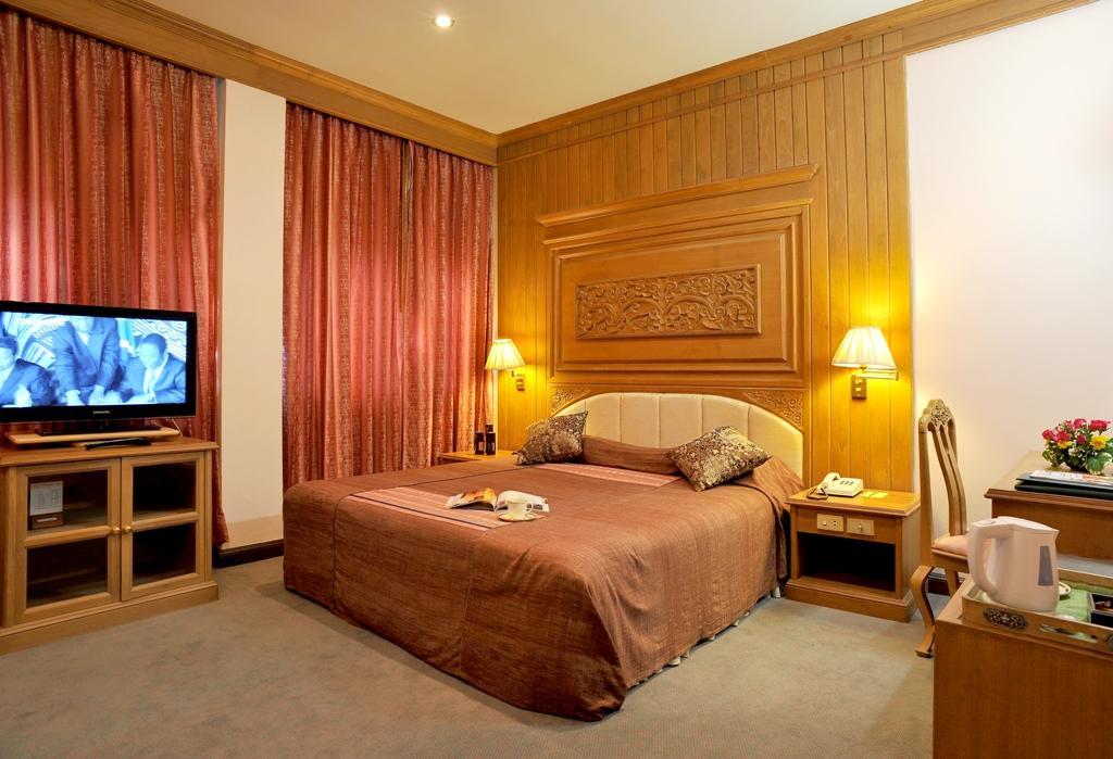 Maeyom Palace Hotel Phrae Zewnętrze zdjęcie